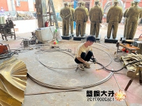 东莞长大不锈钢雕塑制作中...